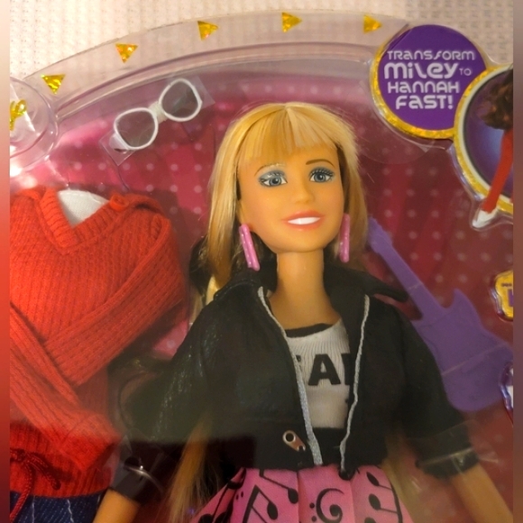 🥳 HOST PICK 🥳 Hannah Montana Doll Gift Set ! - Picture 5 of 13